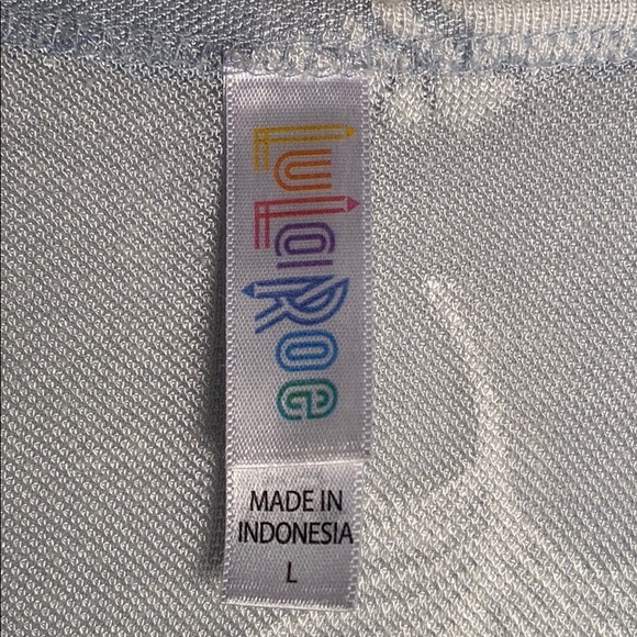 LulaRoe classic tee jacquard with feathers - Picture 2 of 5